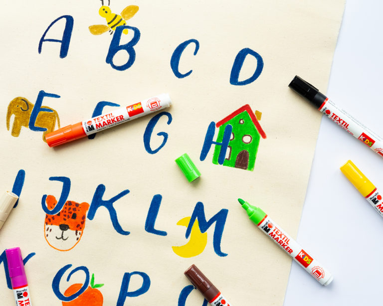 Rajzok a betűk mellé textilfilccel