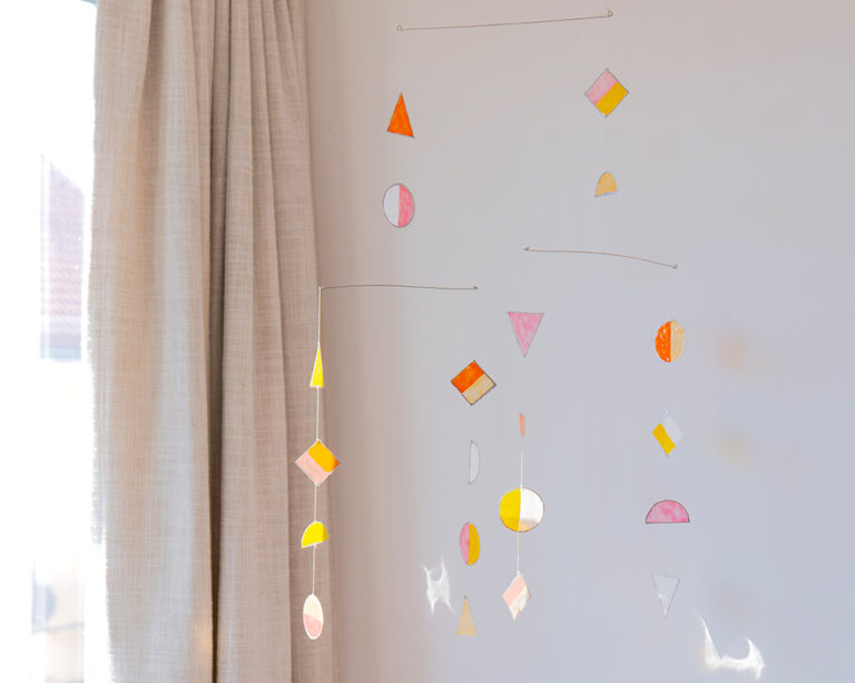 Geometrikus mobil Marabu Window Color festékkel