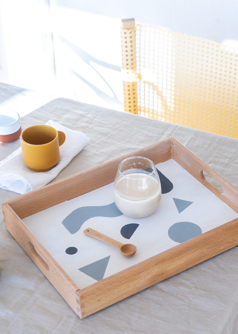 Geometrikus mintás fa tálca Decormatt festékkel