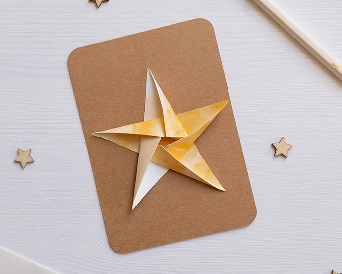 Origami csillag a kártyán