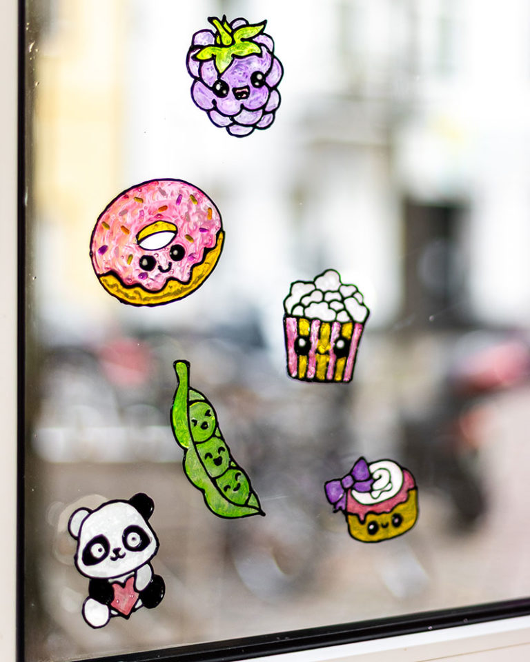 Kawaii matricák az ablakon: szeder, fánk, popcorn, borsó, panda és cupcake