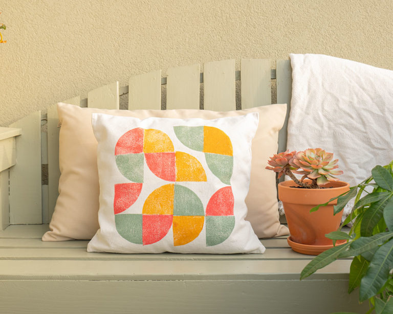 Negyedköríves párna linónyomással, Marabu Textil Print festékkel