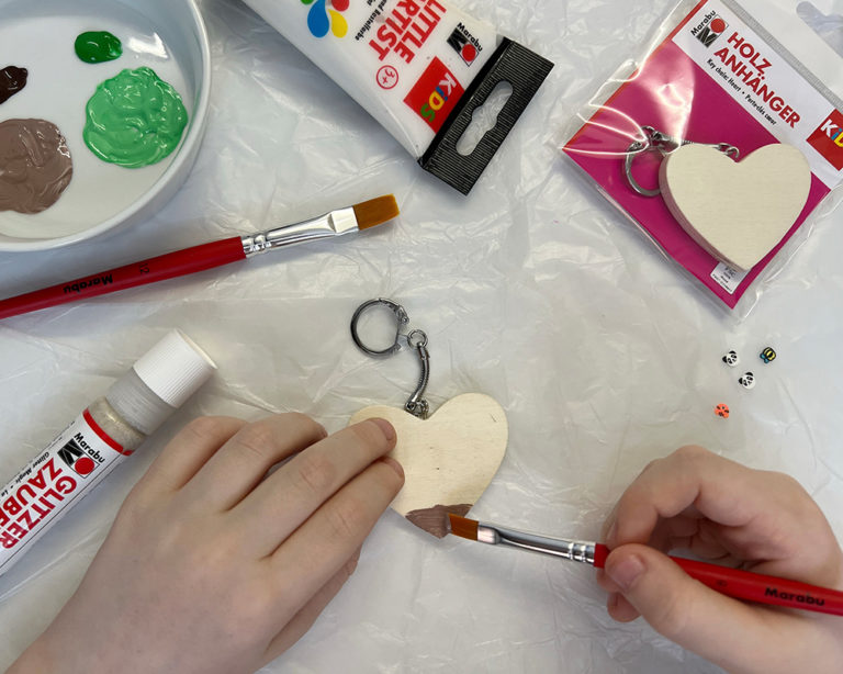 A fa medál kifestése